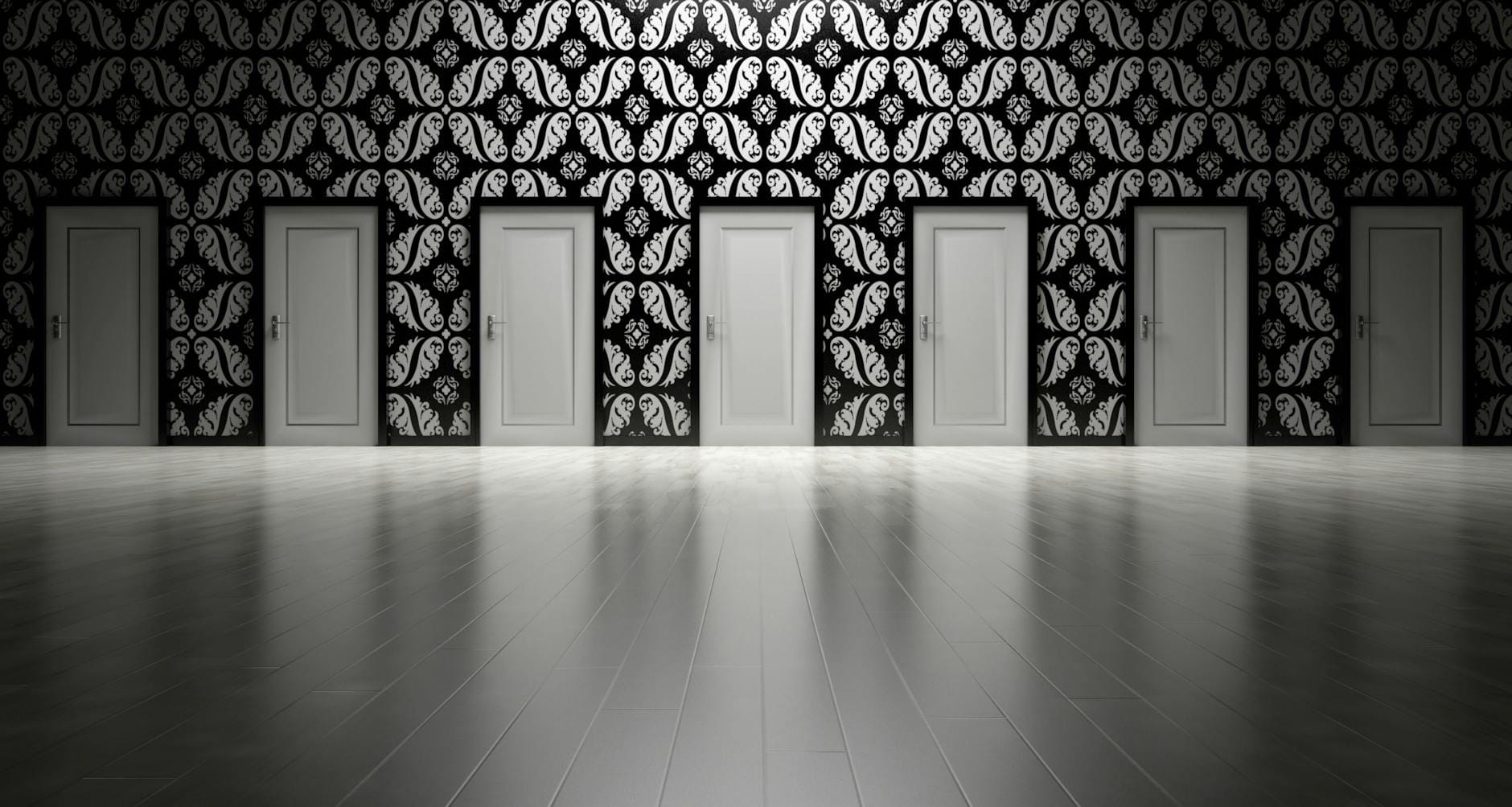 Pięć zamkniętych drzwi w ozdobnym, czarno-białym korytarzu