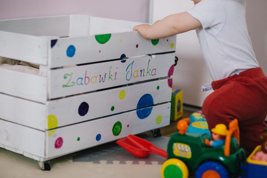 W jakim wieku zapisać dziecko do żłobka? Plusy, minusy i opinie specjalistów